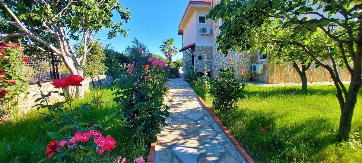 Bezirgan’da Huzurlu, Korunaklı Havuzlu, 6 Kişilik, Ekonomik Villa