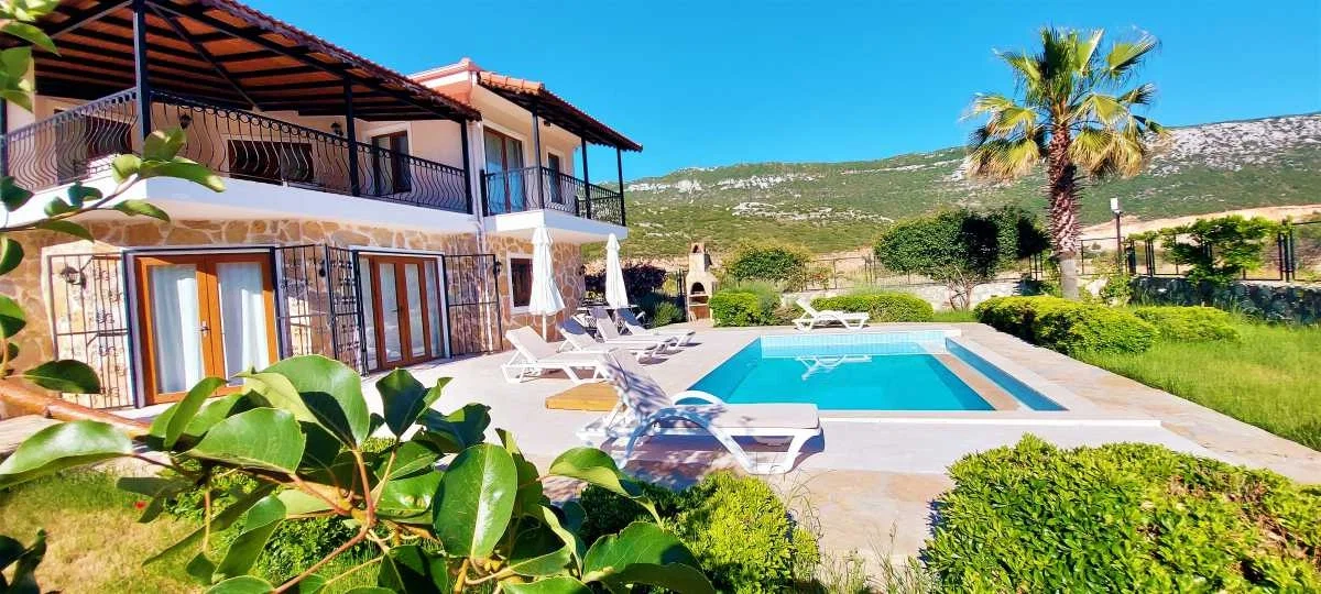 Bezirgan’da Huzurlu, Korunaklı Havuzlu, 6 Kişilik, Ekonomik Villa