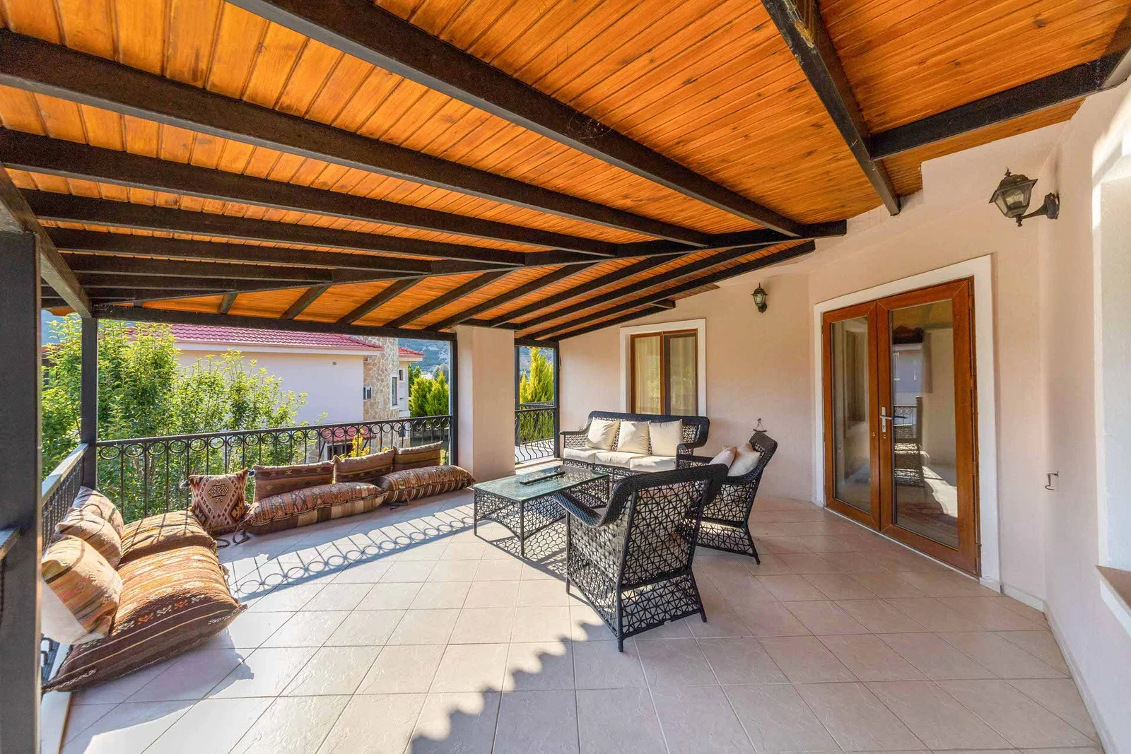 Bezirgan’da Huzurlu, Korunaklı Havuzlu, 3 Yatak Odalı, Ekonomik Villa