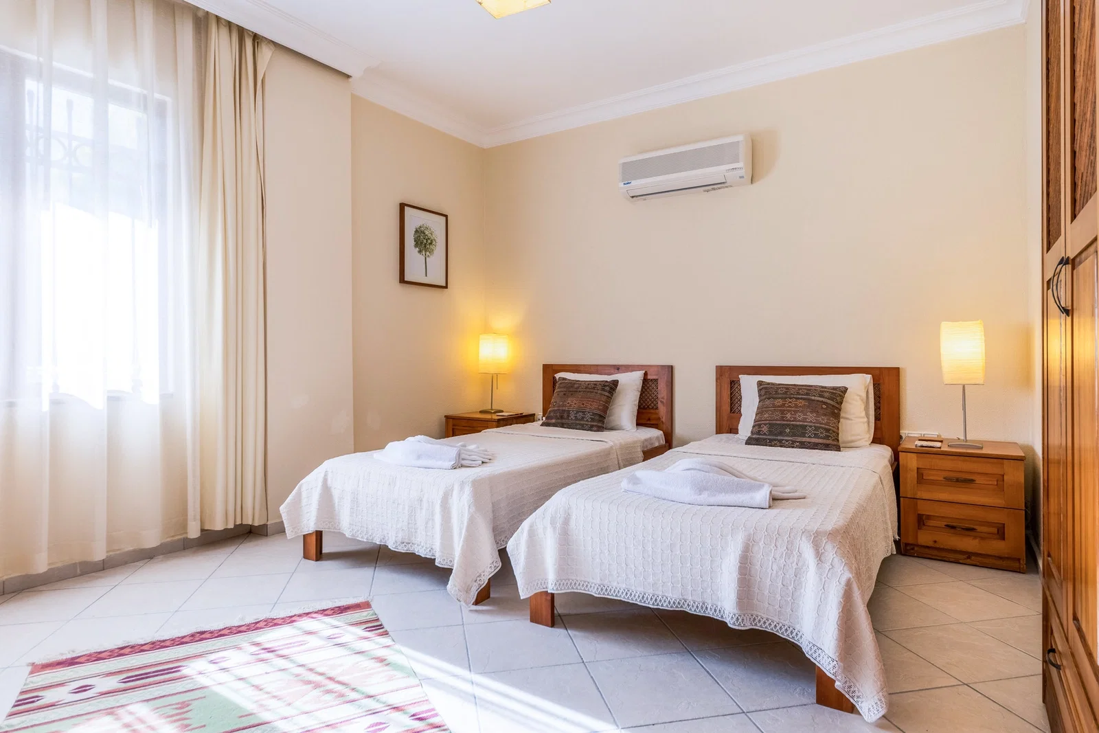 Bezirgan’da Huzurlu, Korunaklı Havuzlu, 3 Yatak Odalı, Ekonomik Villa