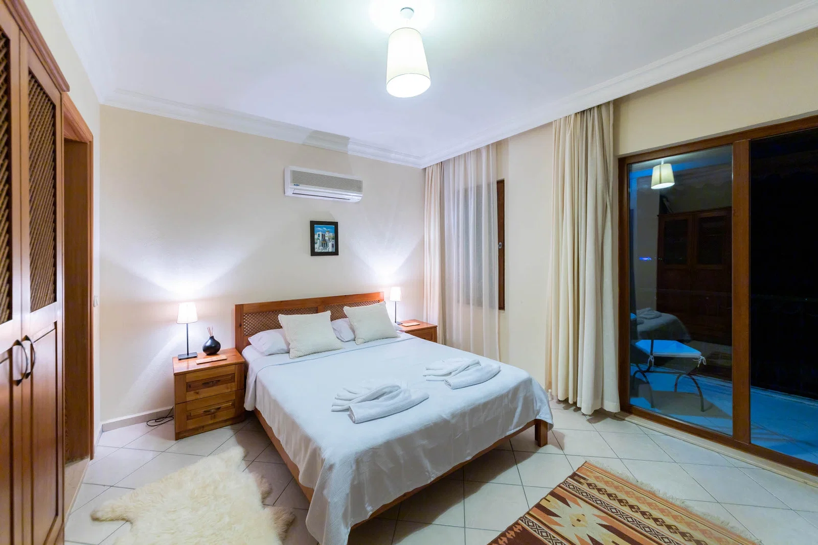 Bezirgan’da Huzurlu, Korunaklı Havuzlu, 3 Yatak Odalı, Ekonomik Villa