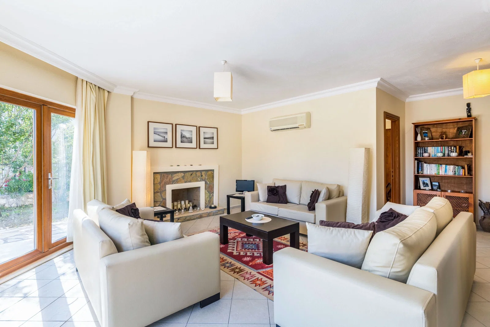Bezirgan’da Huzurlu, Korunaklı Havuzlu, 3 Yatak Odalı, Ekonomik Villa
