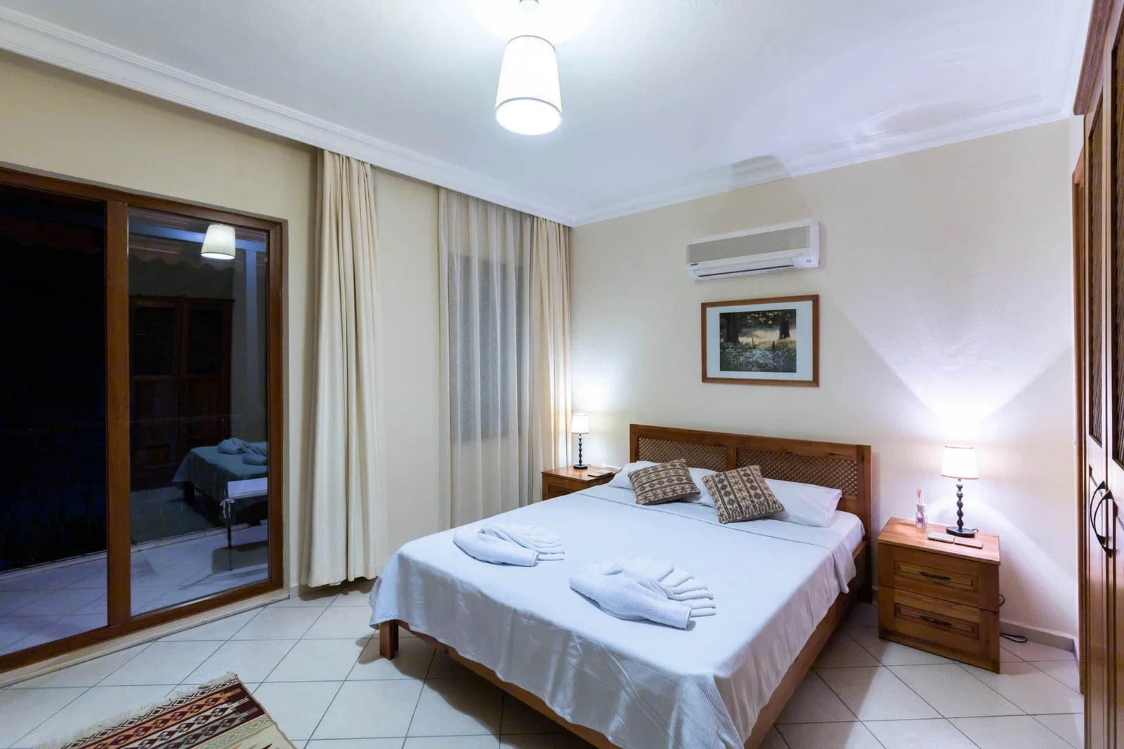 Bezirgan’da Huzurlu, Korunaklı Havuzlu, 3 Yatak Odalı, Ekonomik Villa