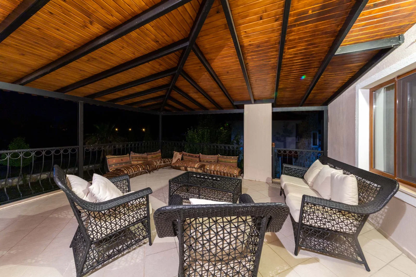 Bezirgan’da Huzurlu, Korunaklı Havuzlu, 3 Yatak Odalı, Ekonomik Villa