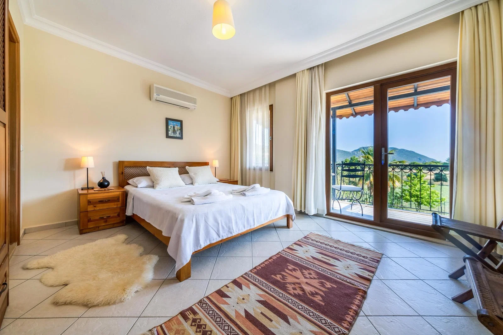 Bezirgan’da Huzurlu, Korunaklı Havuzlu, 3 Yatak Odalı, Ekonomik Villa