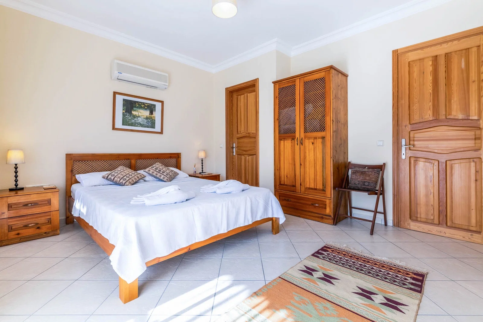 Bezirgan’da Huzurlu, Korunaklı Havuzlu, 3 Yatak Odalı, Ekonomik Villa