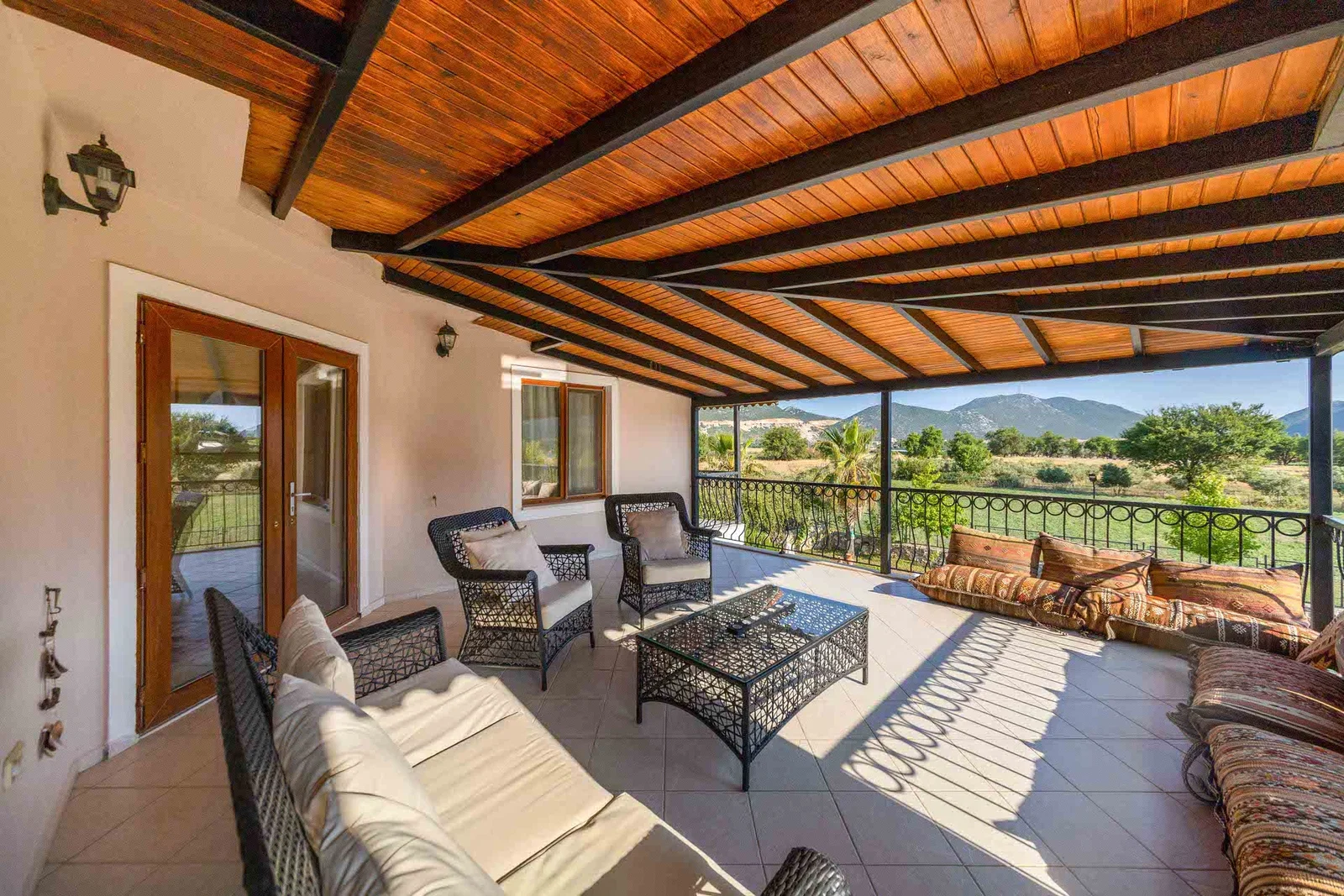 Bezirgan’da Huzurlu, Korunaklı Havuzlu, 3 Yatak Odalı, Ekonomik Villa