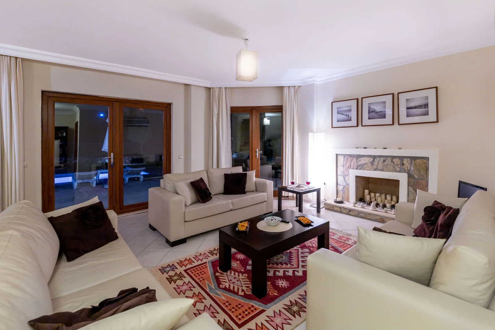 Bezirgan’da Huzurlu, Korunaklı Havuzlu, 3 Yatak Odalı, Ekonomik Villa