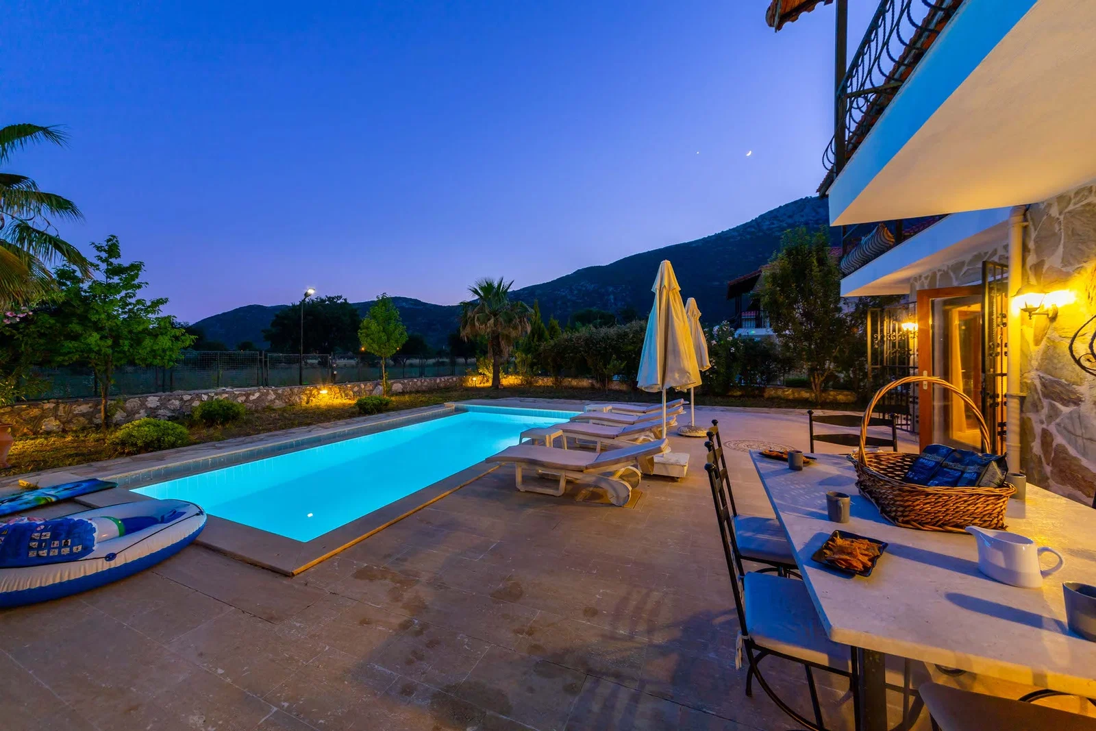 Bezirgan’da Huzurlu, Korunaklı Havuzlu, 3 Yatak Odalı, Ekonomik Villa