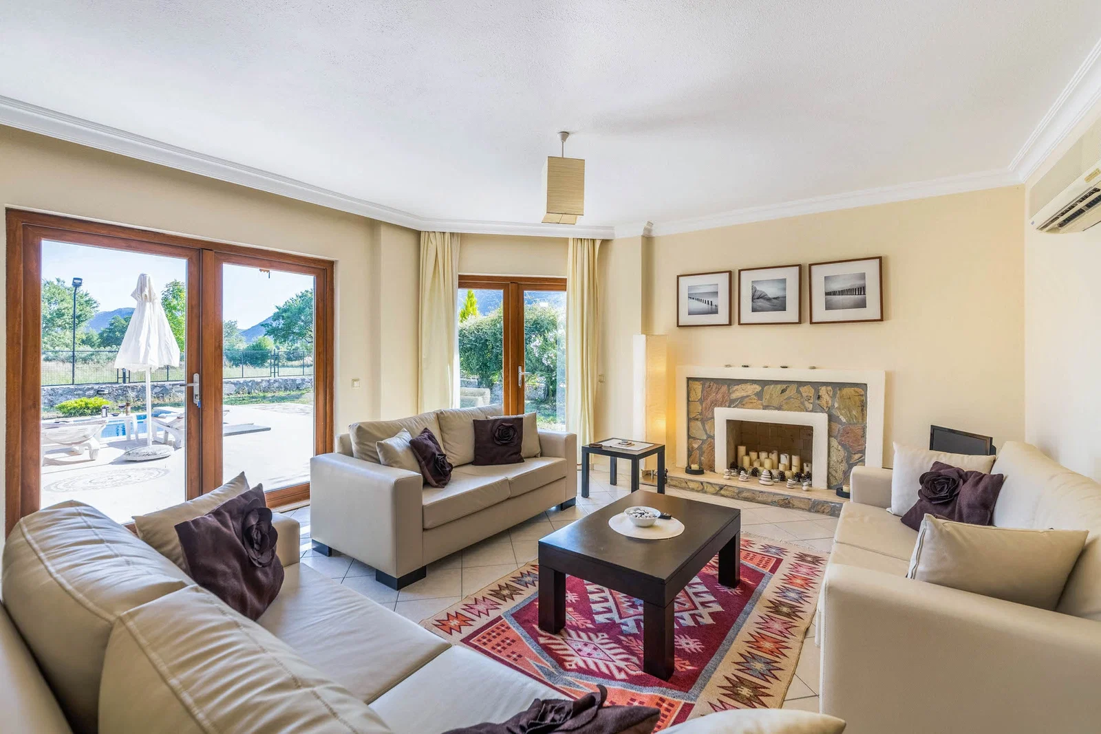 Bezirgan’da Huzurlu, Korunaklı Havuzlu, 3 Yatak Odalı, Ekonomik Villa