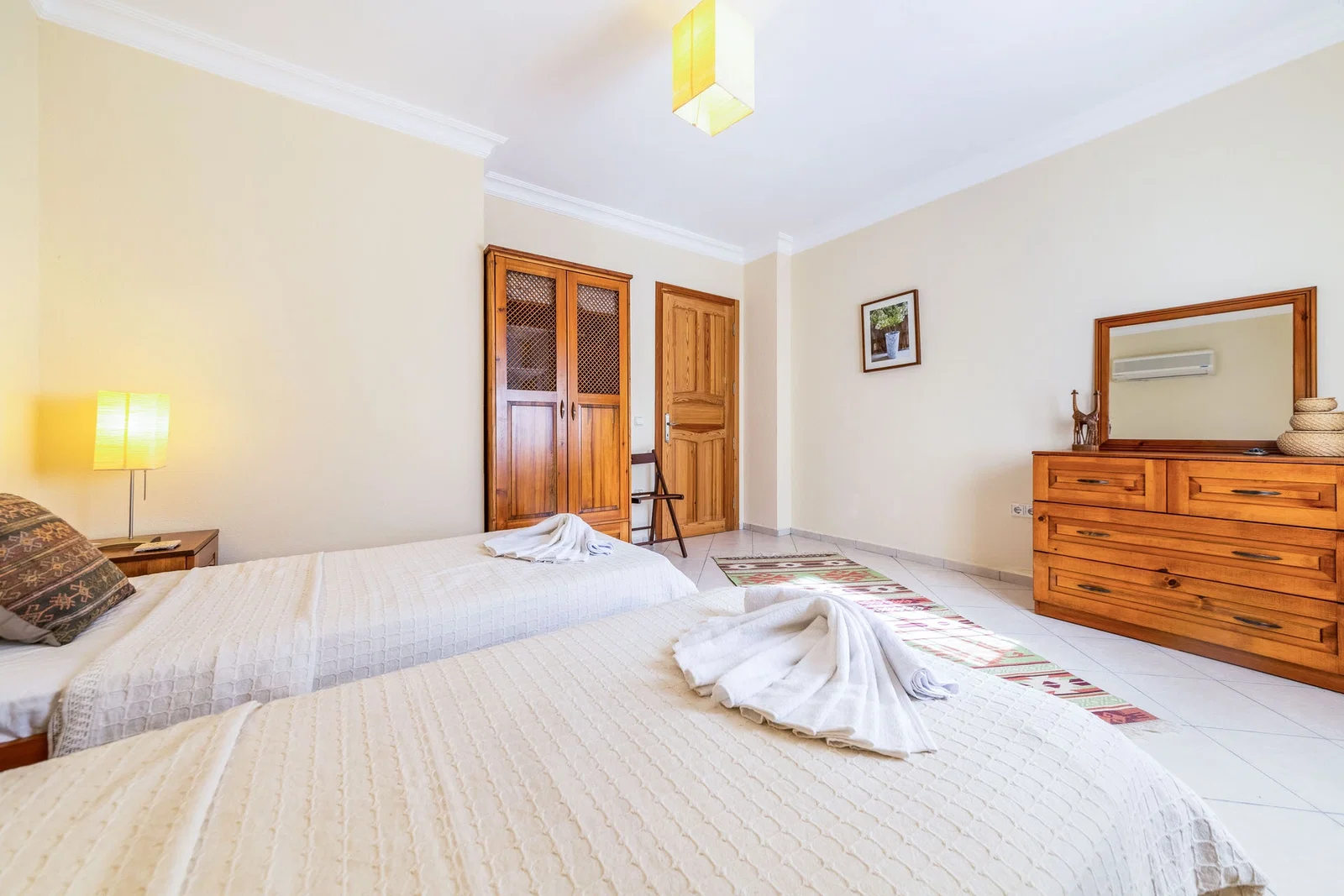 Bezirgan’da Huzurlu, Korunaklı Havuzlu, 3 Yatak Odalı, Ekonomik Villa