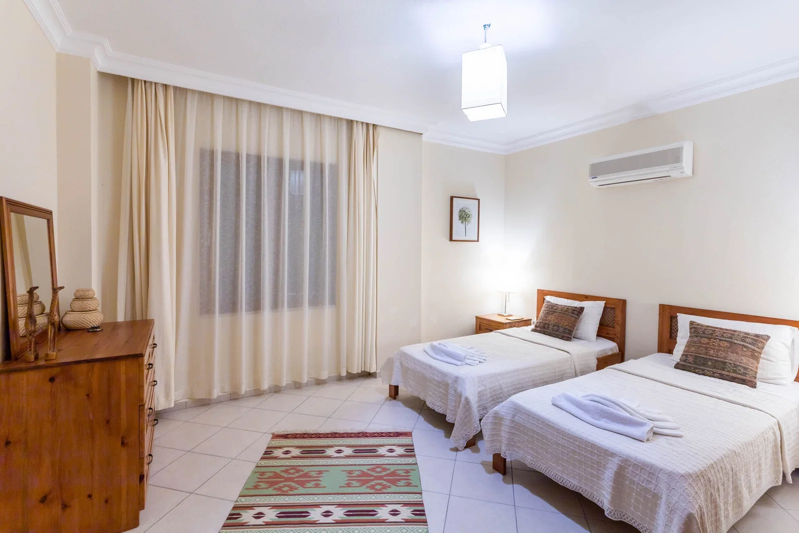 Bezirgan’da Huzurlu, Korunaklı Havuzlu, 3 Yatak Odalı, Ekonomik Villa