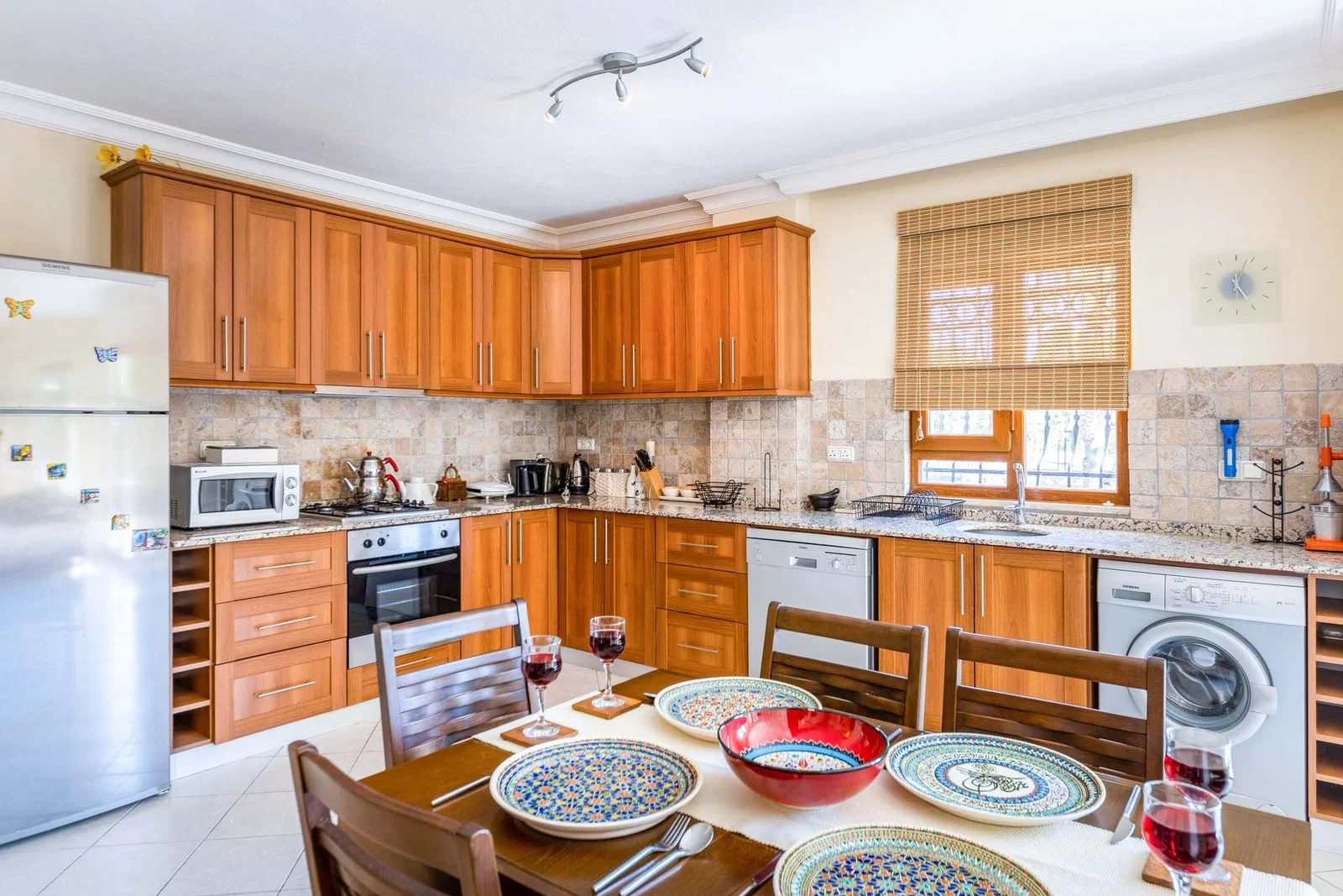 Bezirgan’da Huzurlu, Korunaklı Havuzlu, 3 Yatak Odalı, Ekonomik Villa