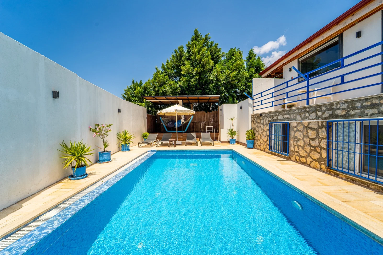 Patara’da Korunaklı, Kapalı Isıtmalı Havuzlu, Jakuzili, Ekonomik Villa