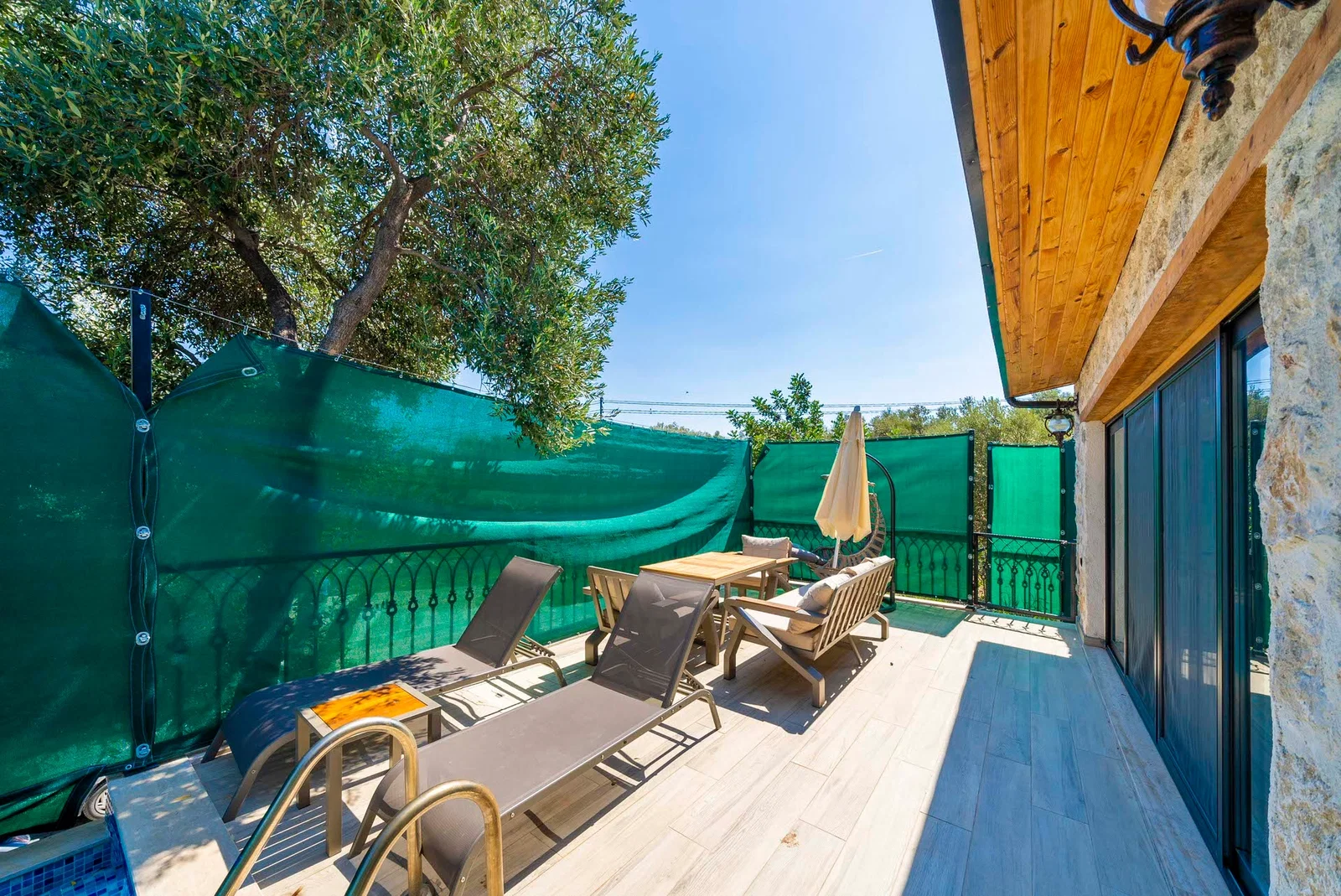 Yeşilköy’de Deniz Manzaralı, Özel Havuzlu, 2 Kişilik, Kiralık Villa