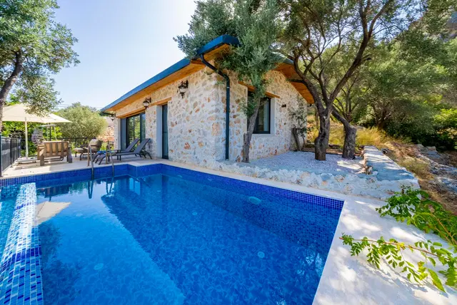 Yeşilköy’de Deniz Manzaralı, Özel Havuzlu, 2 Kişilik, Kiralık Villa