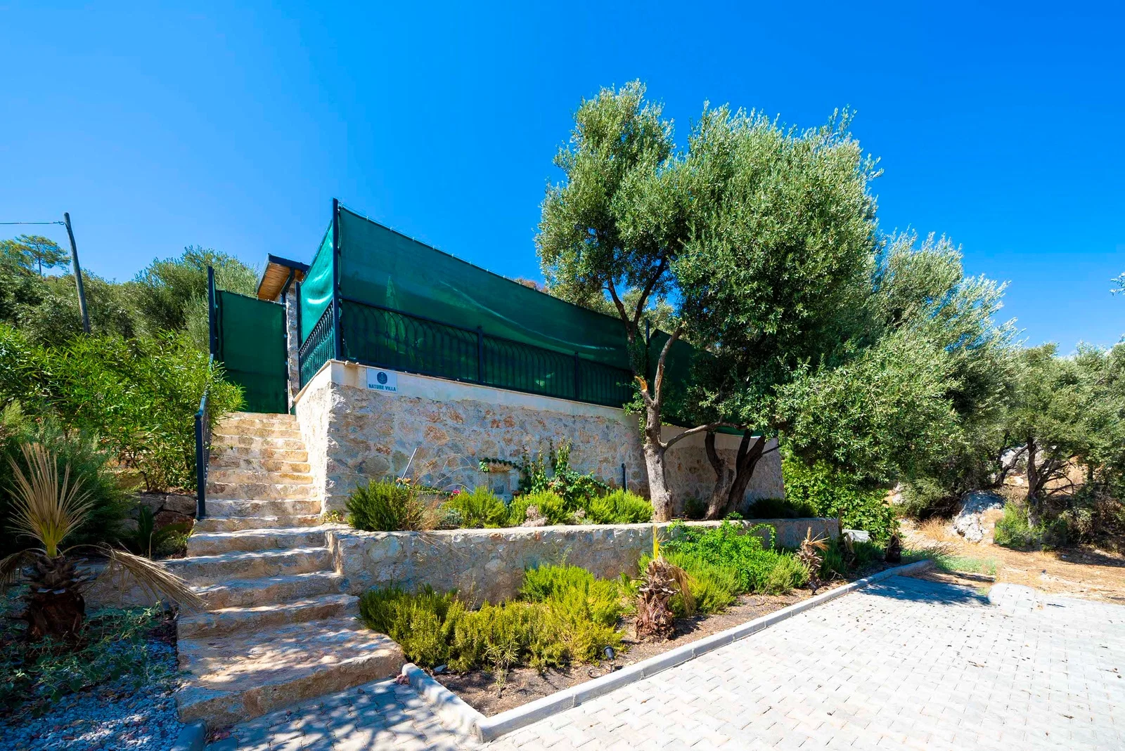 Yeşilköy’de Deniz Manzaralı, Özel Havuzlu, 2 Kişilik, Kiralık Villa