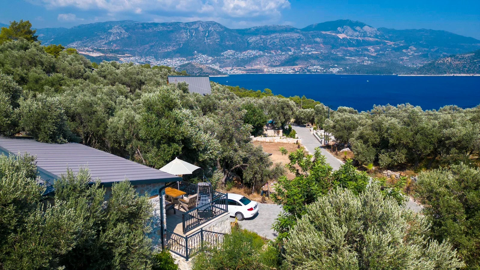 Yeşilköy’de Deniz Manzaralı, Özel Havuzlu, 2 Kişilik, Kiralık Villa