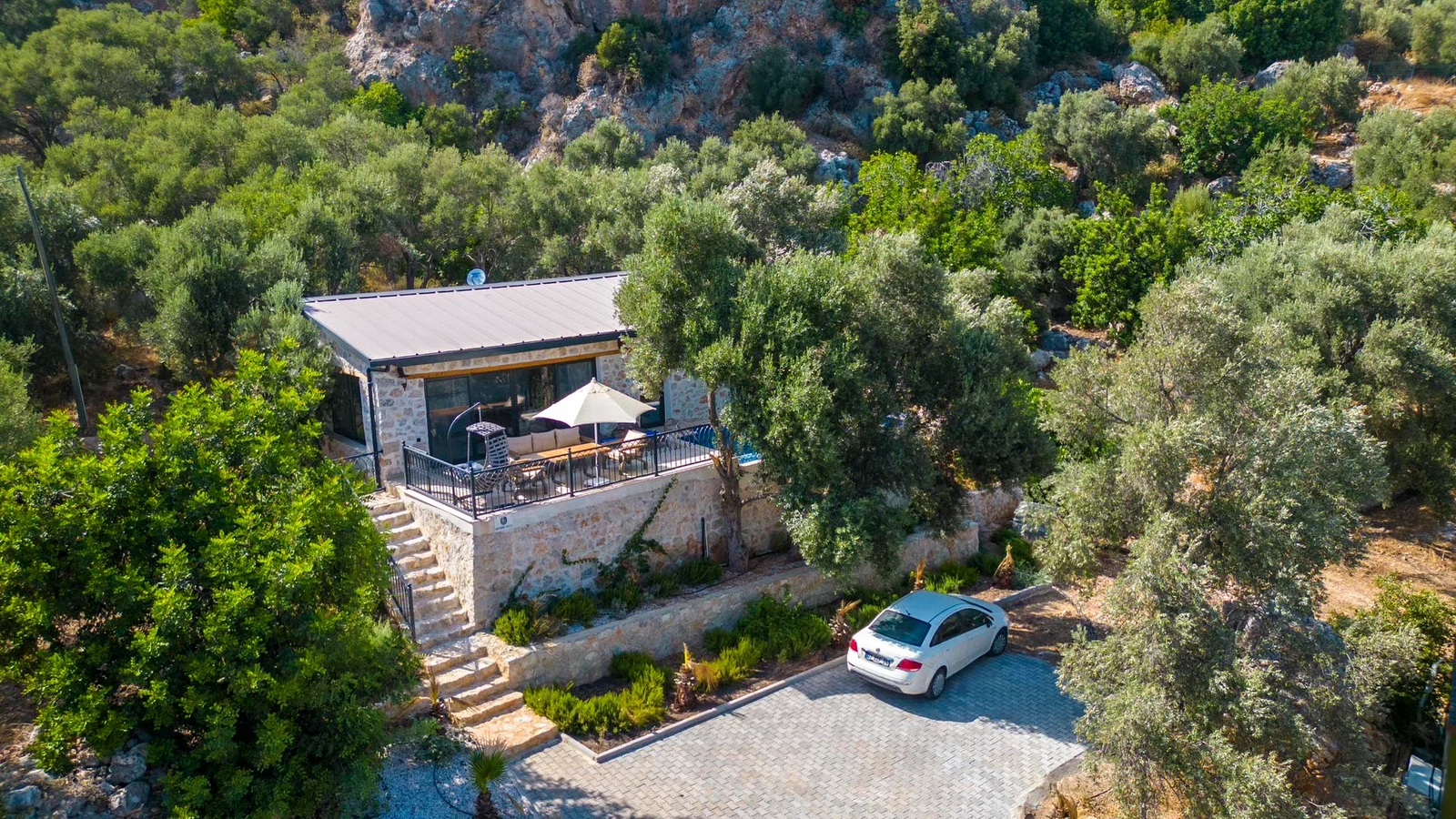Yeşilköy’de Deniz Manzaralı, Özel Havuzlu, 2 Kişilik, Kiralık Villa