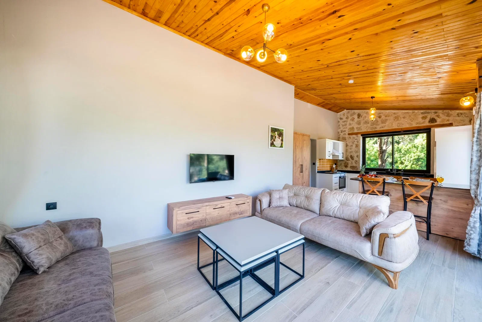 Yeşilköy’de Deniz Manzaralı, Özel Havuzlu, 2 Kişilik, Kiralık Villa