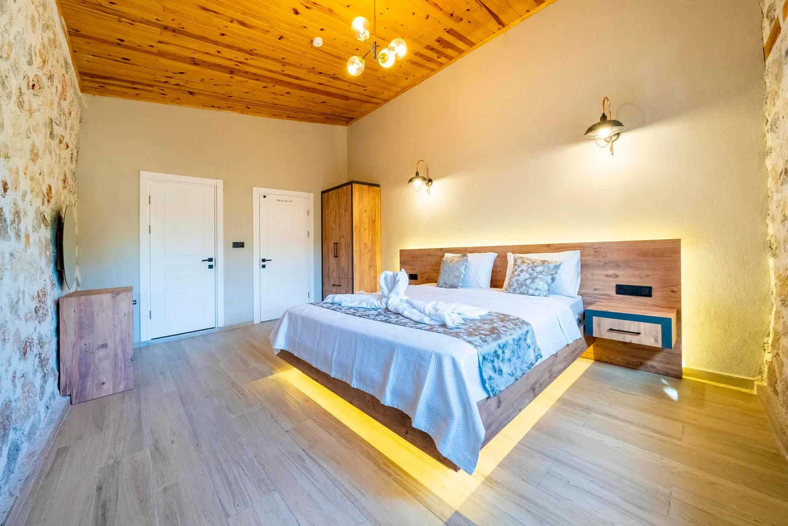 Yeşilköy’de Deniz Manzaralı, Özel Havuzlu, 2 Kişilik, Kiralık Villa