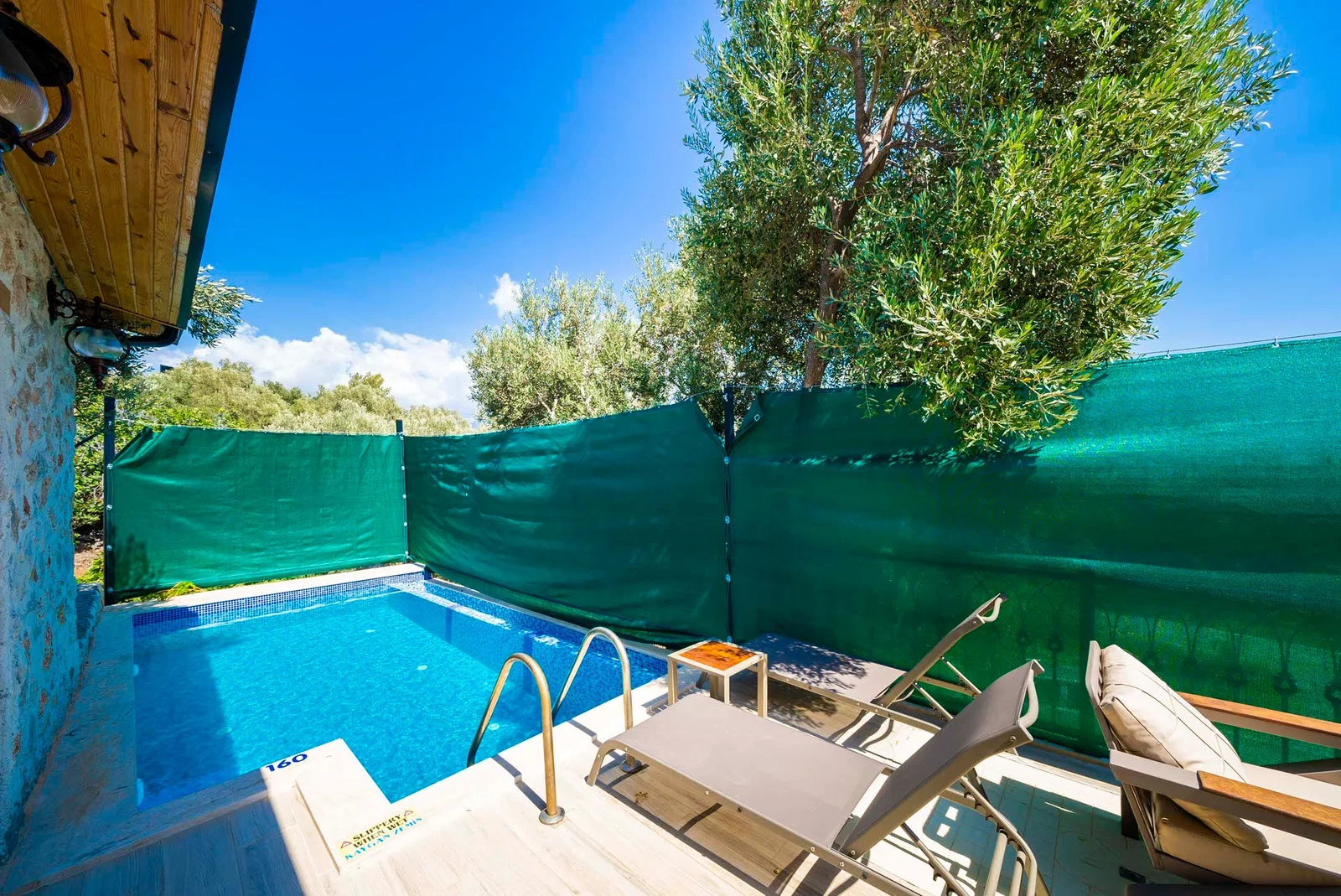 Yeşilköy’de Deniz Manzaralı, Özel Havuzlu, 2 Kişilik, Kiralık Villa
