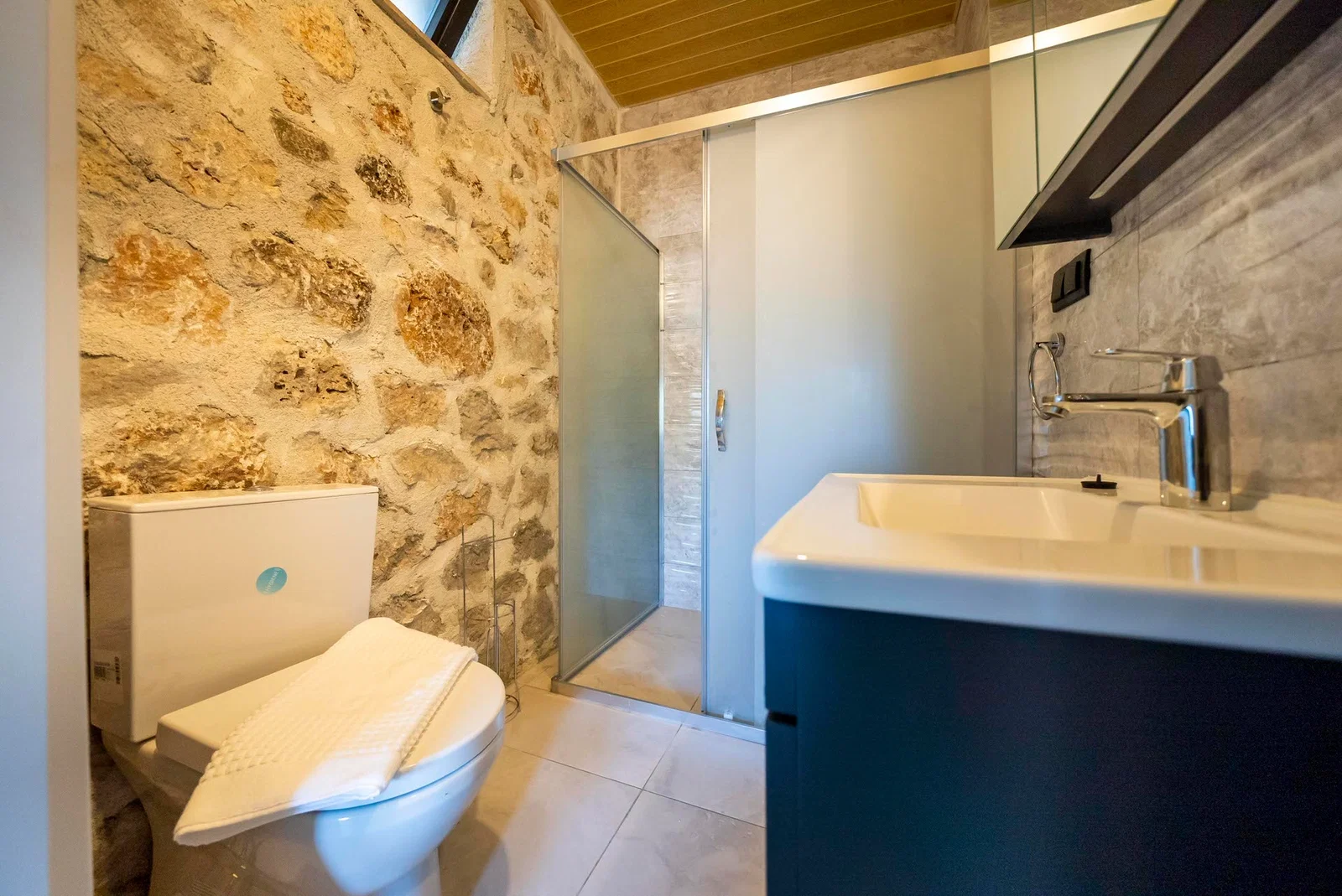Yeşilköy’de Deniz Manzaralı, Özel Havuzlu, 2 Kişilik, Kiralık Villa