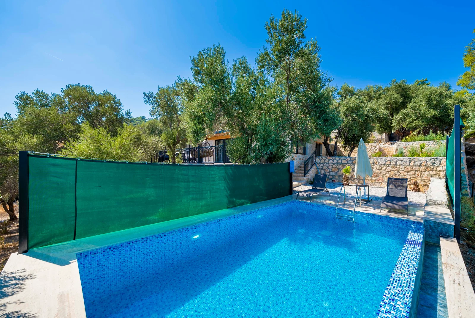 Yeşilköy’de Deniz Manzaralı, Özel Havuzlu, 4 Kişilik, Kiralık Villa