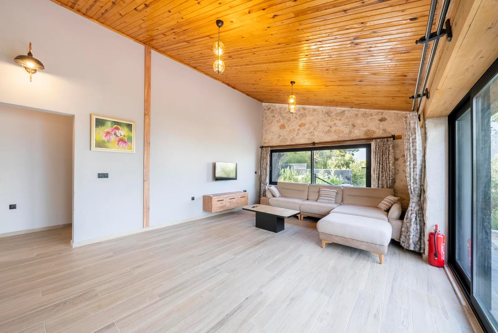Yeşilköy’de Deniz Manzaralı, Özel Havuzlu, 4 Kişilik, Kiralık Villa