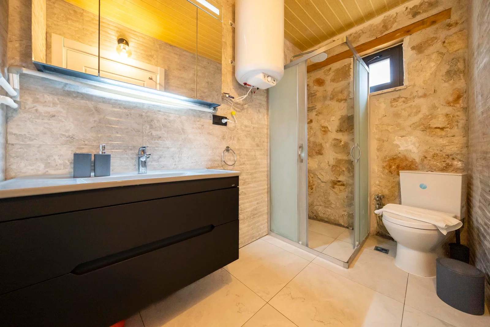 Yeşilköy’de Deniz Manzaralı, Özel Havuzlu, 4 Kişilik, Kiralık Villa
