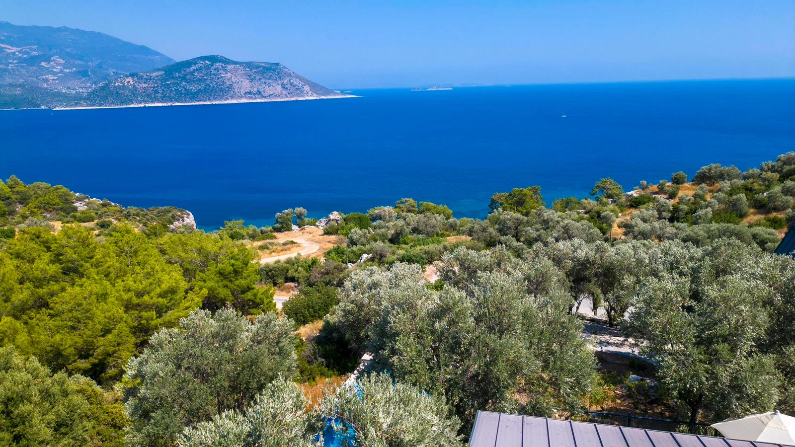 Yeşilköy’de Deniz Manzaralı, Özel Havuzlu, 4 Kişilik, Kiralık Villa