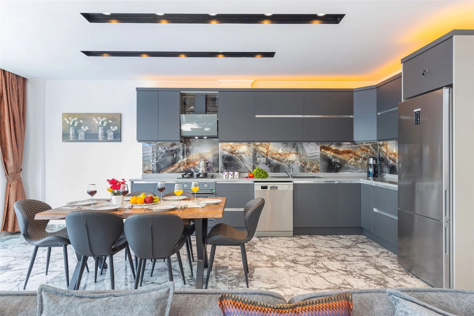 Yeşilköy’de Balayı Çiftlerine Uygun, Korunaklı Havuzlu, 6 Kişilik, Lüks Villa