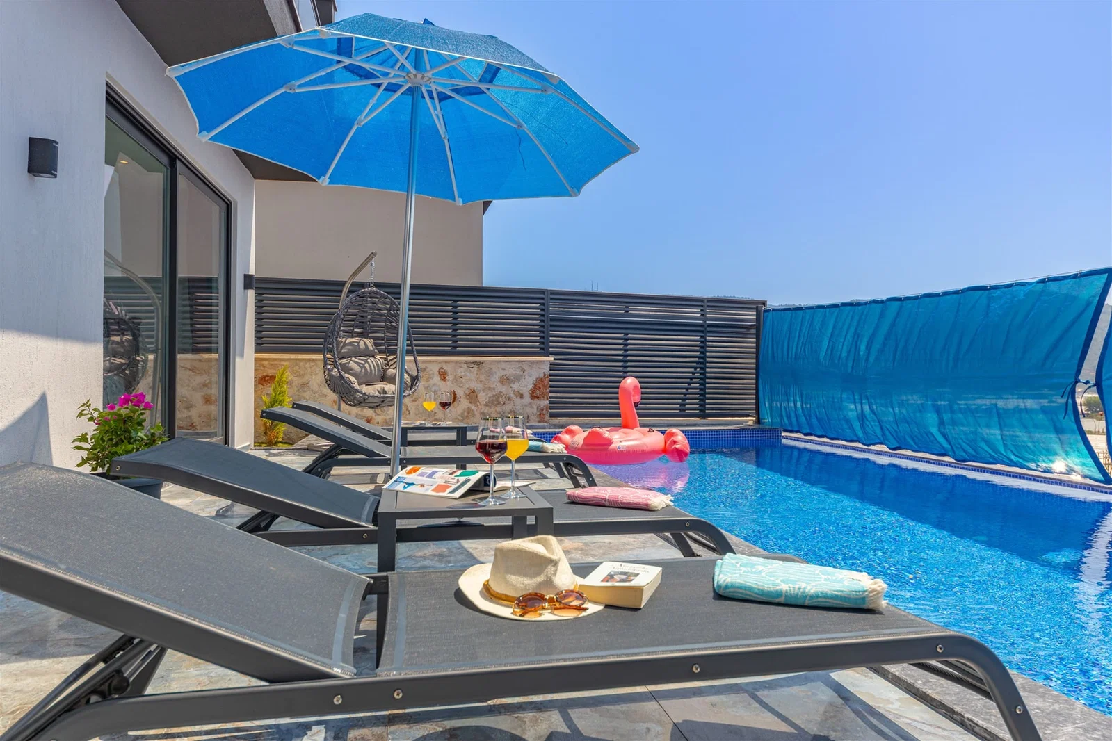Yeşilköy’de Balayı Çiftlerine Uygun, Korunaklı Havuzlu, 6 Kişilik, Lüks Villa