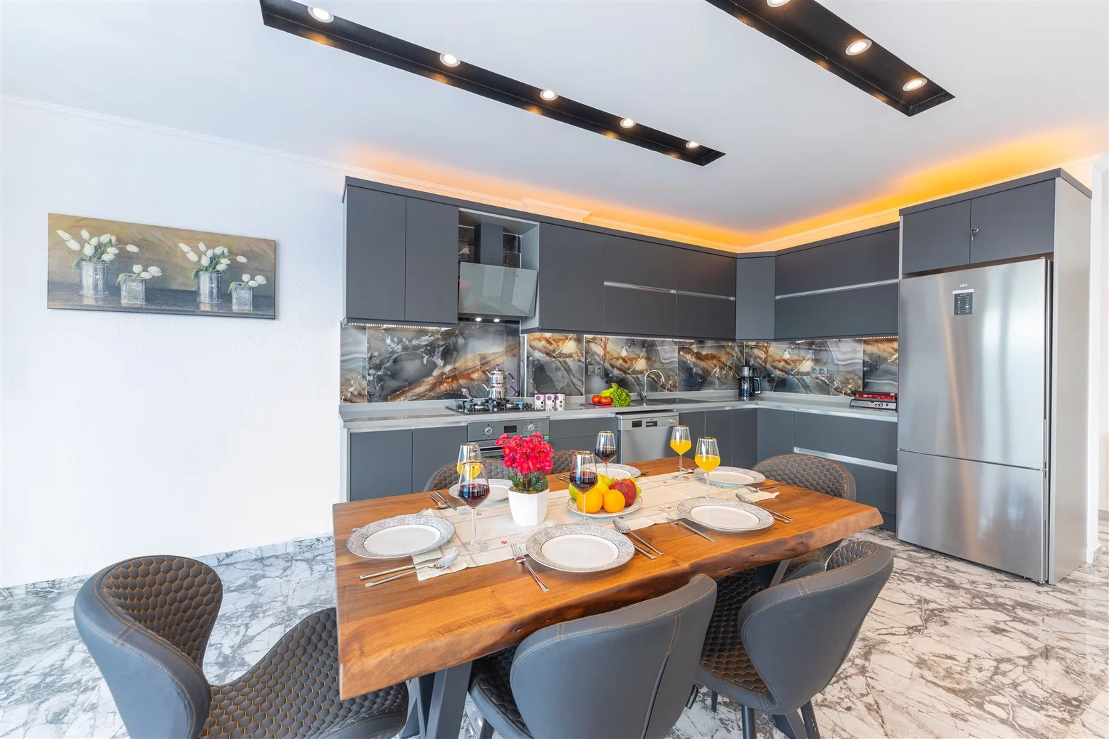 Yeşilköy’de Balayı Çiftlerine Uygun, Korunaklı Havuzlu, 6 Kişilik, Lüks Villa