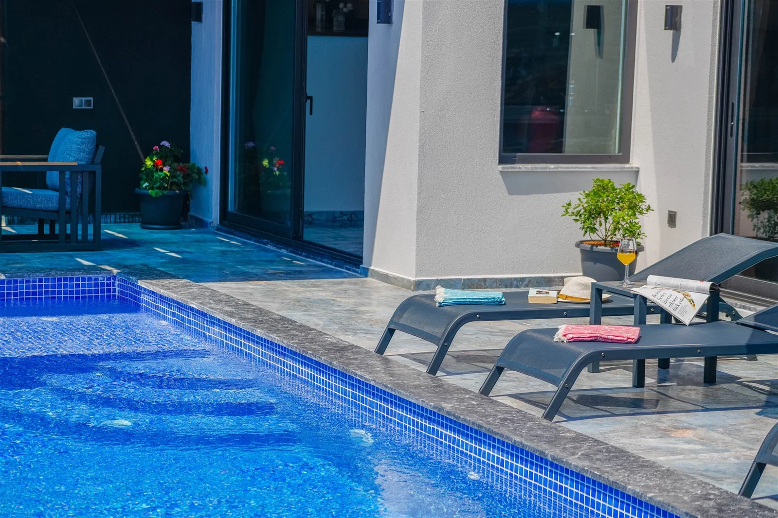 Yeşilköy’de Balayı Çiftlerine Uygun, Korunaklı Havuzlu, 6 Kişilik, Lüks Villa
