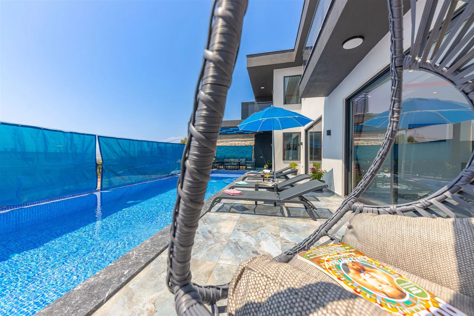 Yeşilköy’de Balayı Çiftlerine Uygun, Korunaklı Havuzlu, 6 Kişilik, Lüks Villa