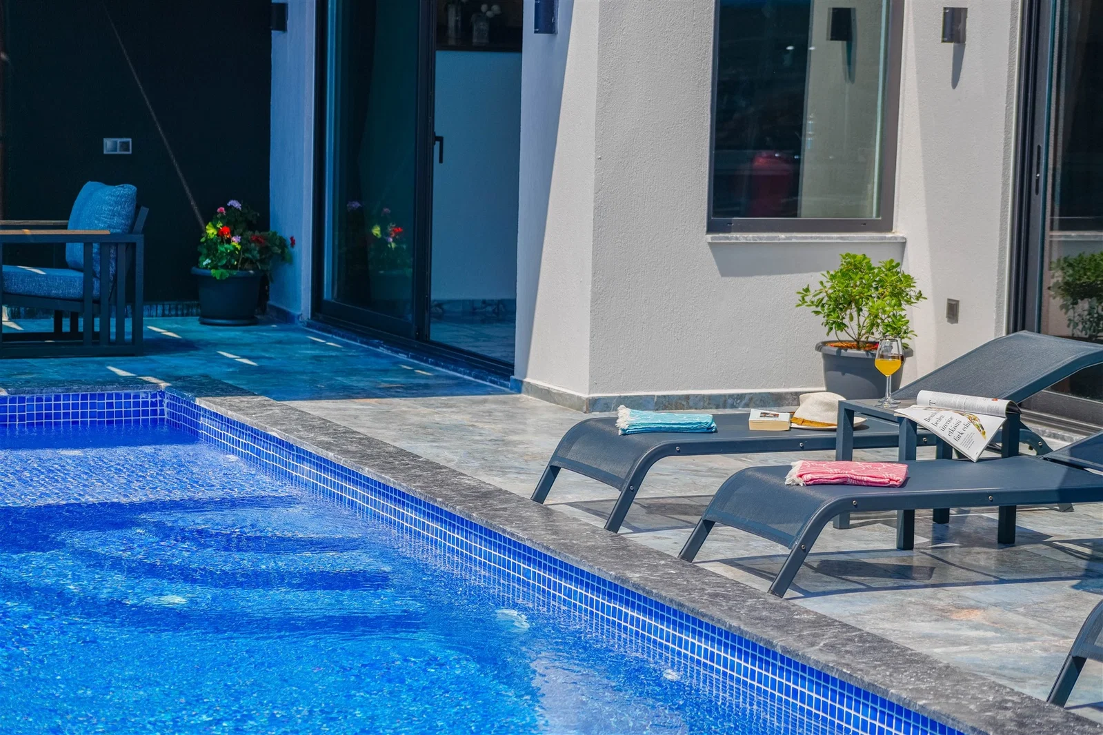 Yeşilköy’de Balayı Çiftlerine Uygun, Korunaklı Havuzlu, 6 Kişilik, Ekonomik Villa