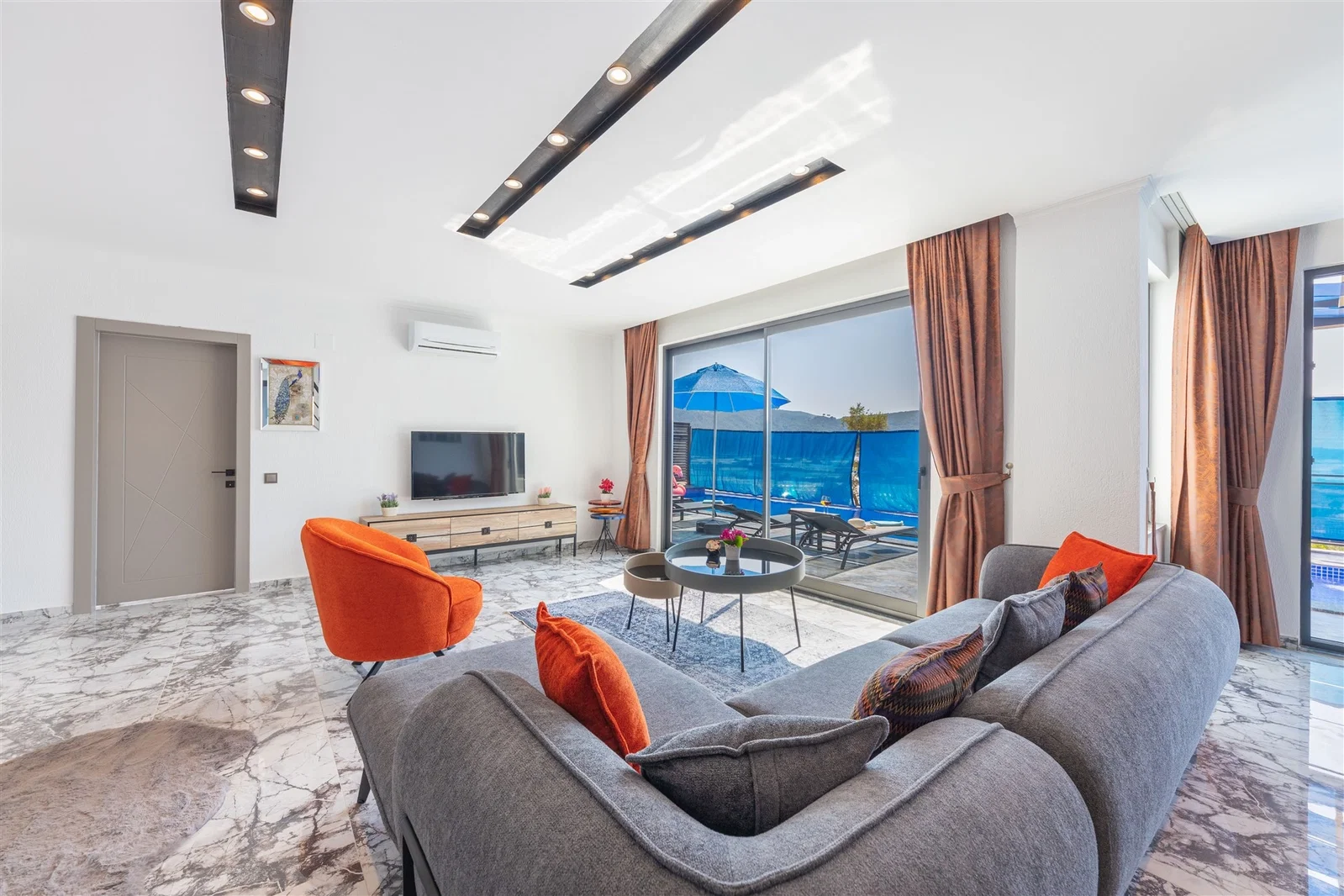Yeşilköy’de Balayı Çiftlerine Uygun, Korunaklı Havuzlu, 6 Kişilik, Ekonomik Villa