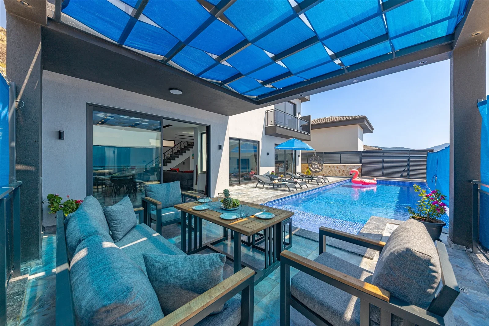 Yeşilköy’de Balayı Çiftlerine Uygun, Korunaklı Havuzlu, 6 Kişilik, Ekonomik Villa