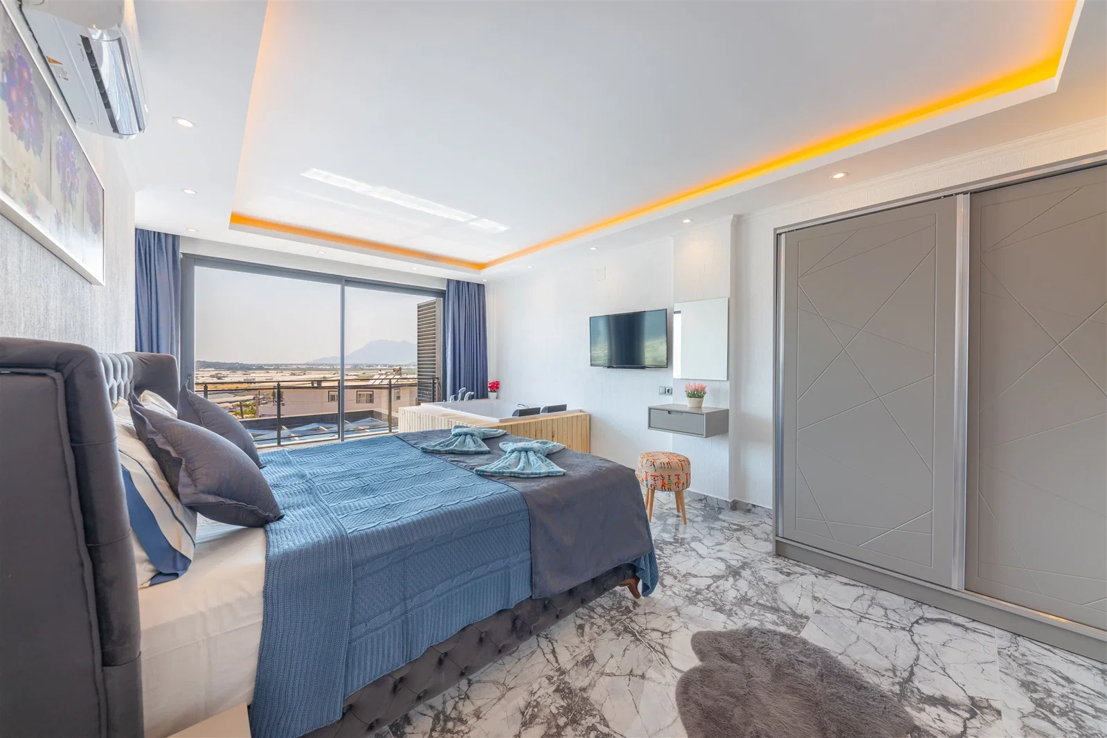 Yeşilköy’de Balayı Çiftlerine Uygun, Korunaklı Havuzlu, 6 Kişilik, Ekonomik Villa