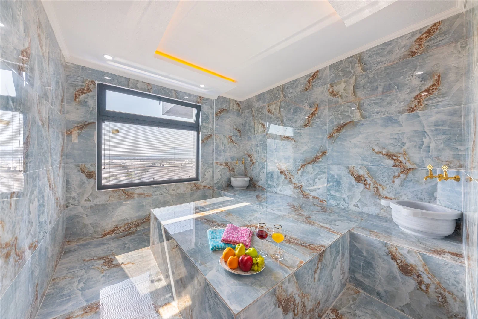 Yeşilköy’de Balayı Çiftlerine Uygun, Korunaklı Havuzlu, 6 Kişilik, Ekonomik Villa