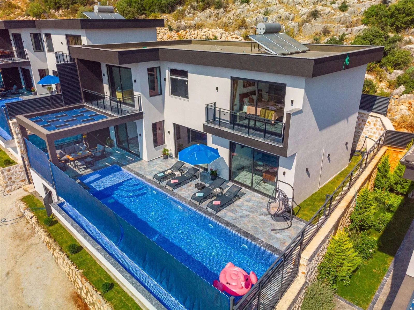 Yeşilköy’de Balayı Çiftlerine Uygun, Korunaklı Havuzlu, 6 Kişilik, Ekonomik Villa