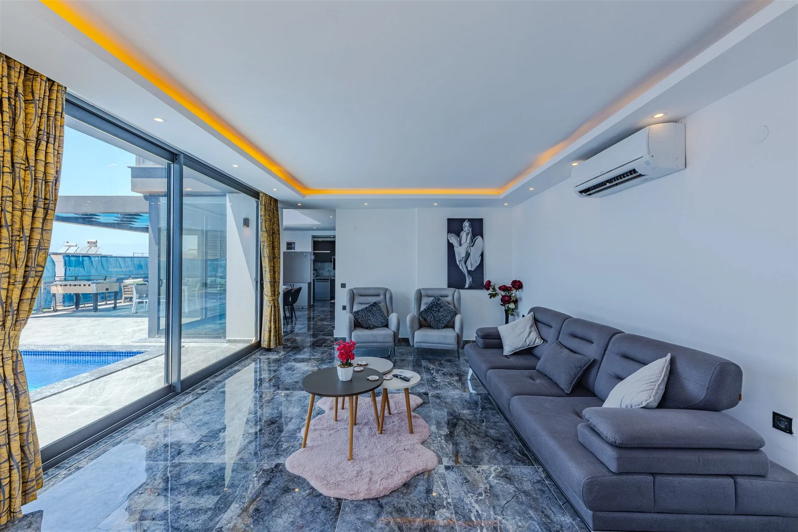 Yeşilköy’de Korunaklı, Çocuk Havuzlu, 4 Kişilik, Ekonomik Villa