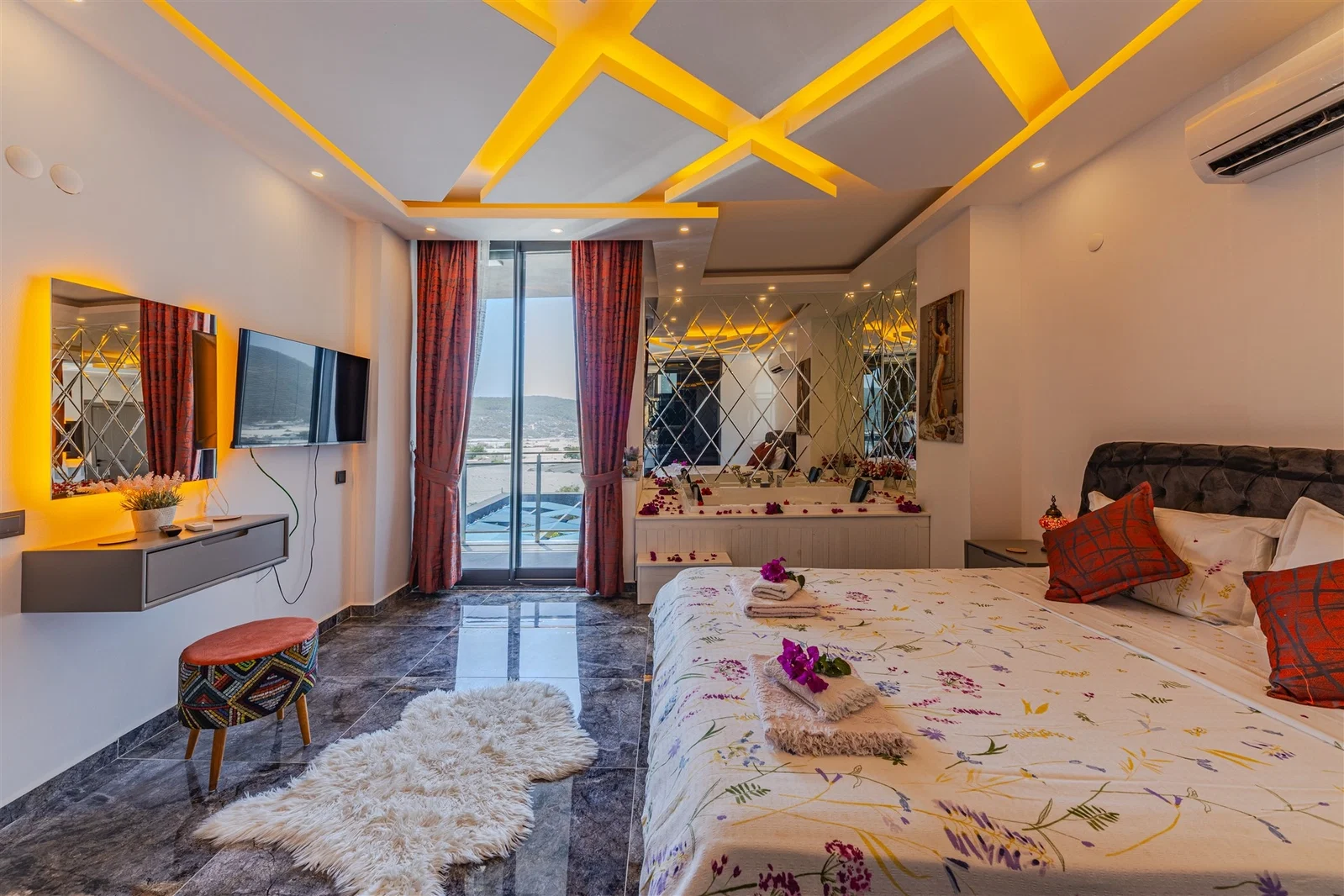 Yeşilköy’de Korunaklı, Çocuk Havuzlu, 4 Kişilik, Ekonomik Villa