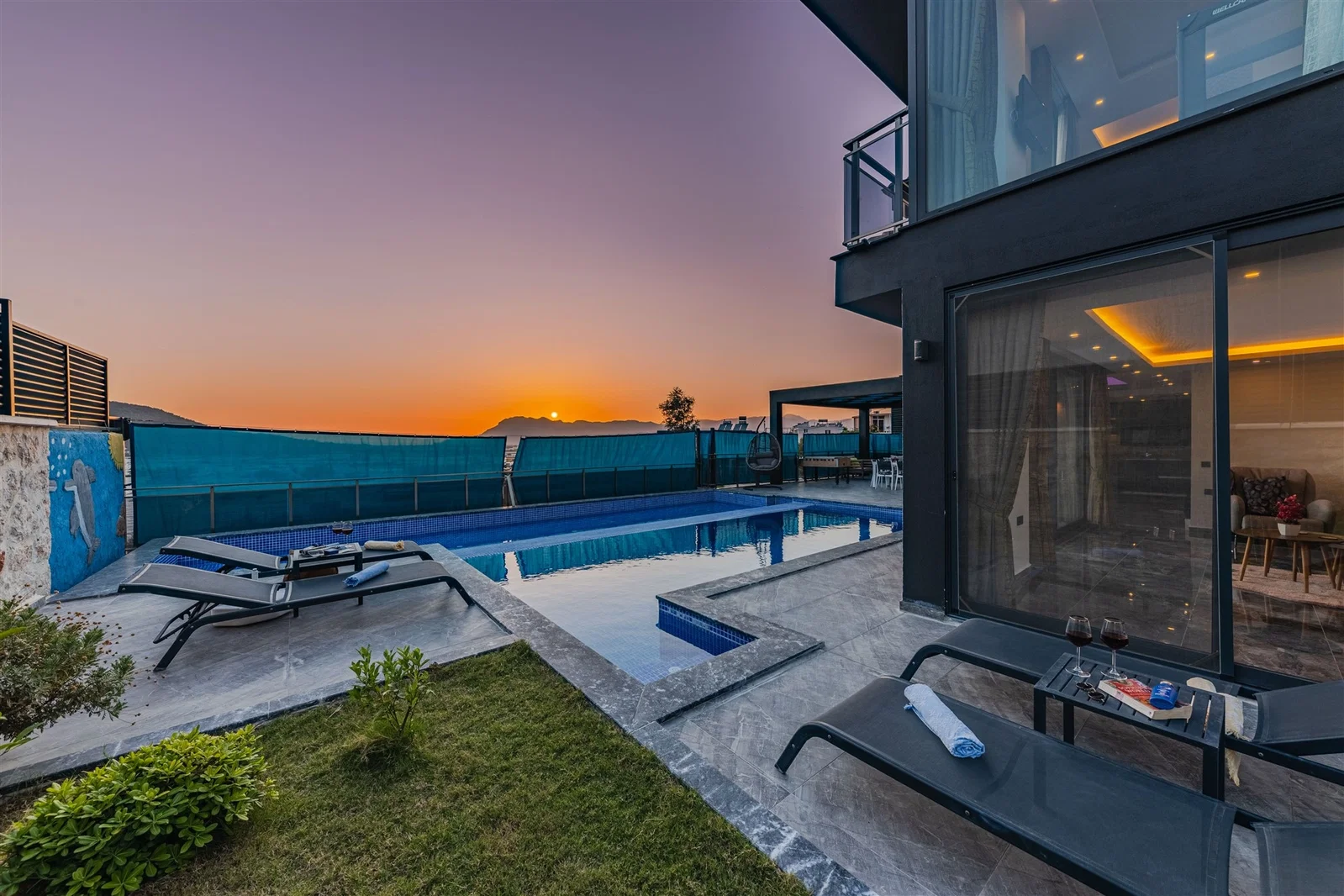 Yeşilköy’de Korunaklı, Çocuk Havuzlu, 4 Kişilik, Ekonomik Villa