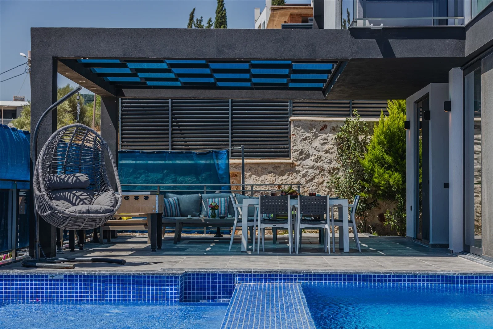 Yeşilköy’de Korunaklı, Çocuk Havuzlu, 4 Kişilik, Ekonomik Villa
