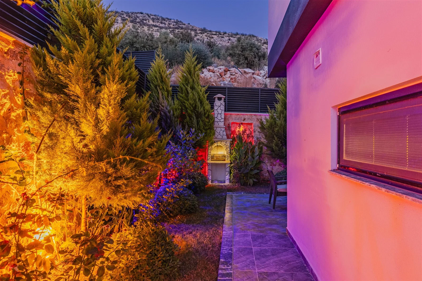 Yeşilköy’de Korunaklı, Çocuk Havuzlu, 4 Kişilik, Ekonomik Villa