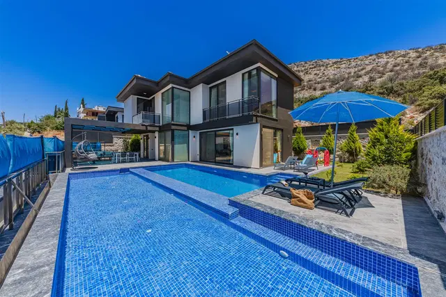 Yeşilköy’de Korunaklı, Çocuk Havuzlu, 4 Kişilik, Ekonomik Villa
