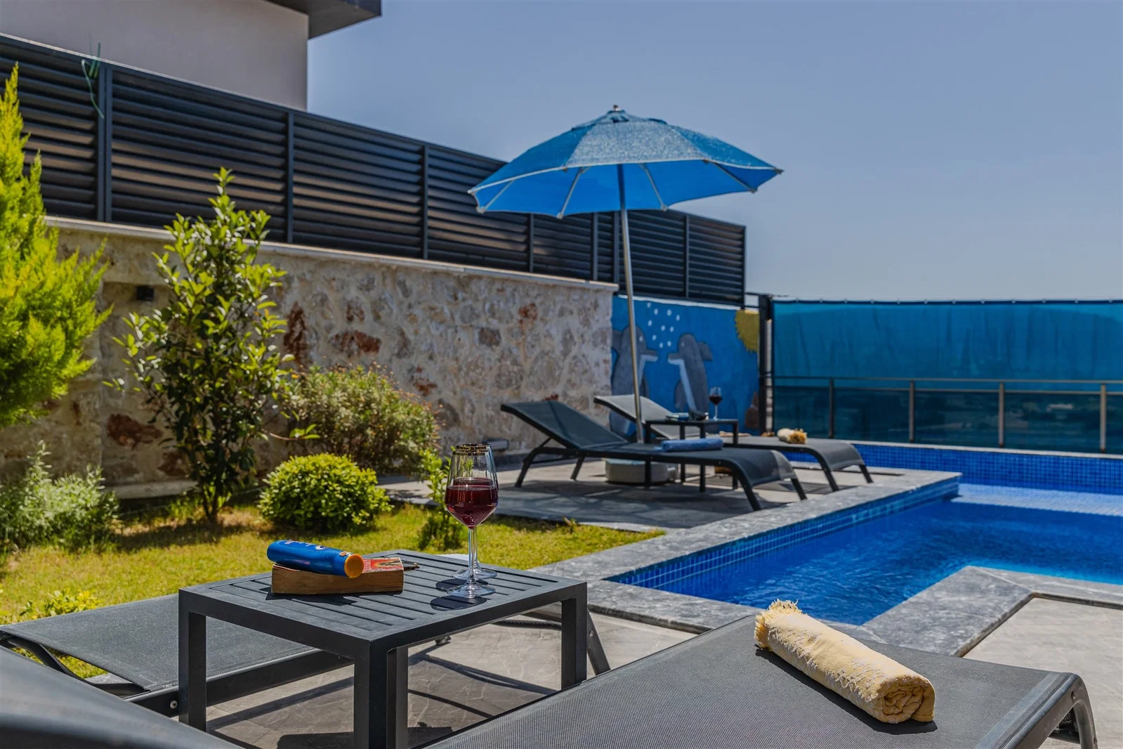 Yeşilköy’de Korunaklı, Çocuk Havuzlu, 4 Kişilik, Ekonomik Villa