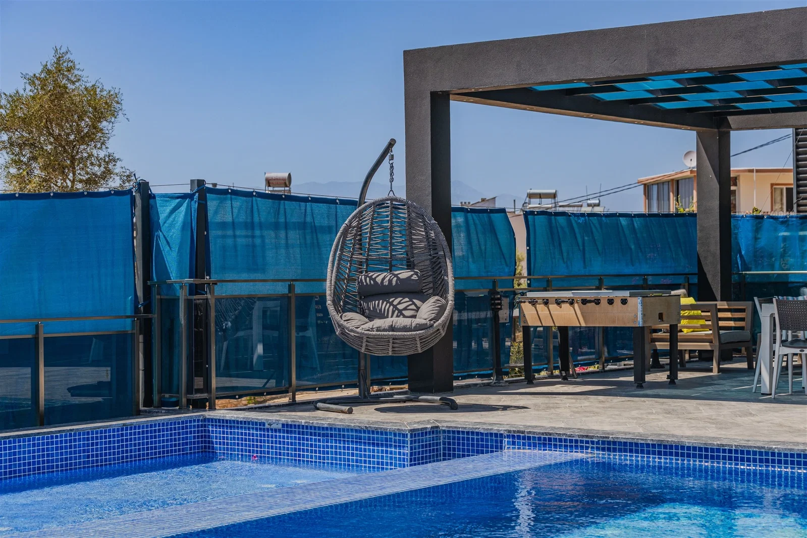 Yeşilköy’de Korunaklı, Çocuk Havuzlu, 4 Kişilik, Ekonomik Villa